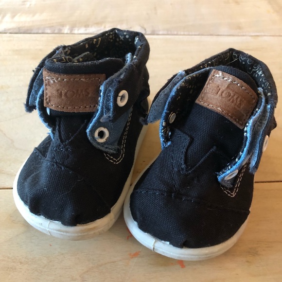 Boys size 1 shoes and pants! - Picture 2 of 7